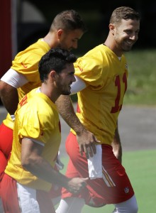 Aug. 1, 2015; St. Joseph, MO; Chiefs quarterbacks Alex Smith (11), Aaron Murray )7) and Chase Daniel (10) take the practice field during training camp. (AP Photo/Orlin Wagner)