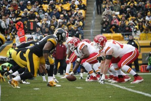 Dec. 21, 2014; Pittsburgh; General view of the line of scrimmage in the Week 16 game between the Chiefs and Steelers at Heinz Field. (AP Photo/Tom Puskar)