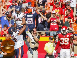 Oct. 11, 2015; Kansas City, MO; Chicago OL Charles Leno (72) hoists running back Matt Forte after Forte scored the game-winning touchdown against the Chiefs at Arrowhead Stadium. (Chris Neal/The Topeka Capital-Journal)