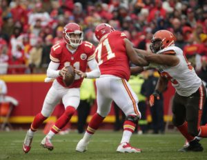 Dec. 27, 2015; Kansas City, MO; Chiefs left guard Jeff Allen (71) blocks Cleveland Browns defensive end Desmond Bryant (92) as quarterback Alex Smith (11) steps up in the pocket during the first half at Arrowhead Stadium. (AP Photo/Charlie Riedel)